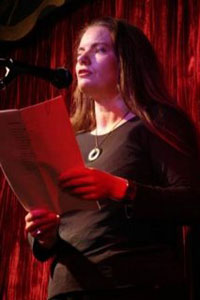 HL reading poetry at the wunderbar